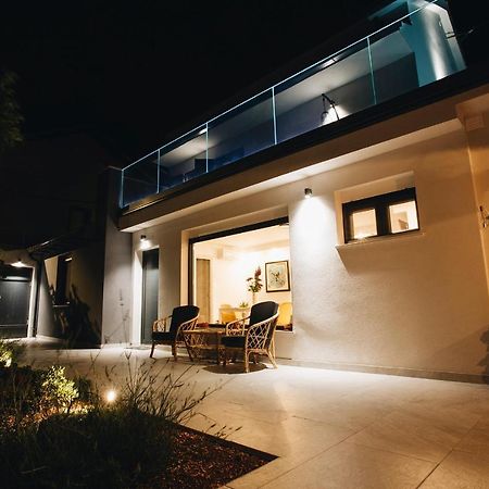 Villa Magna - Seaside Villa With Pool And Sauna Trogir Kültér fotó