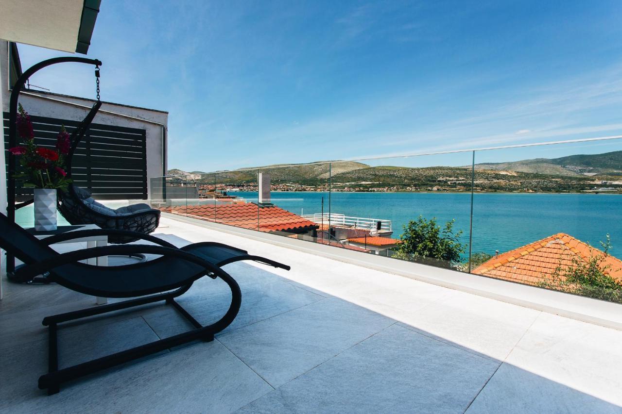 Villa Magna - Seaside Villa With Pool And Sauna Trogir Kültér fotó
