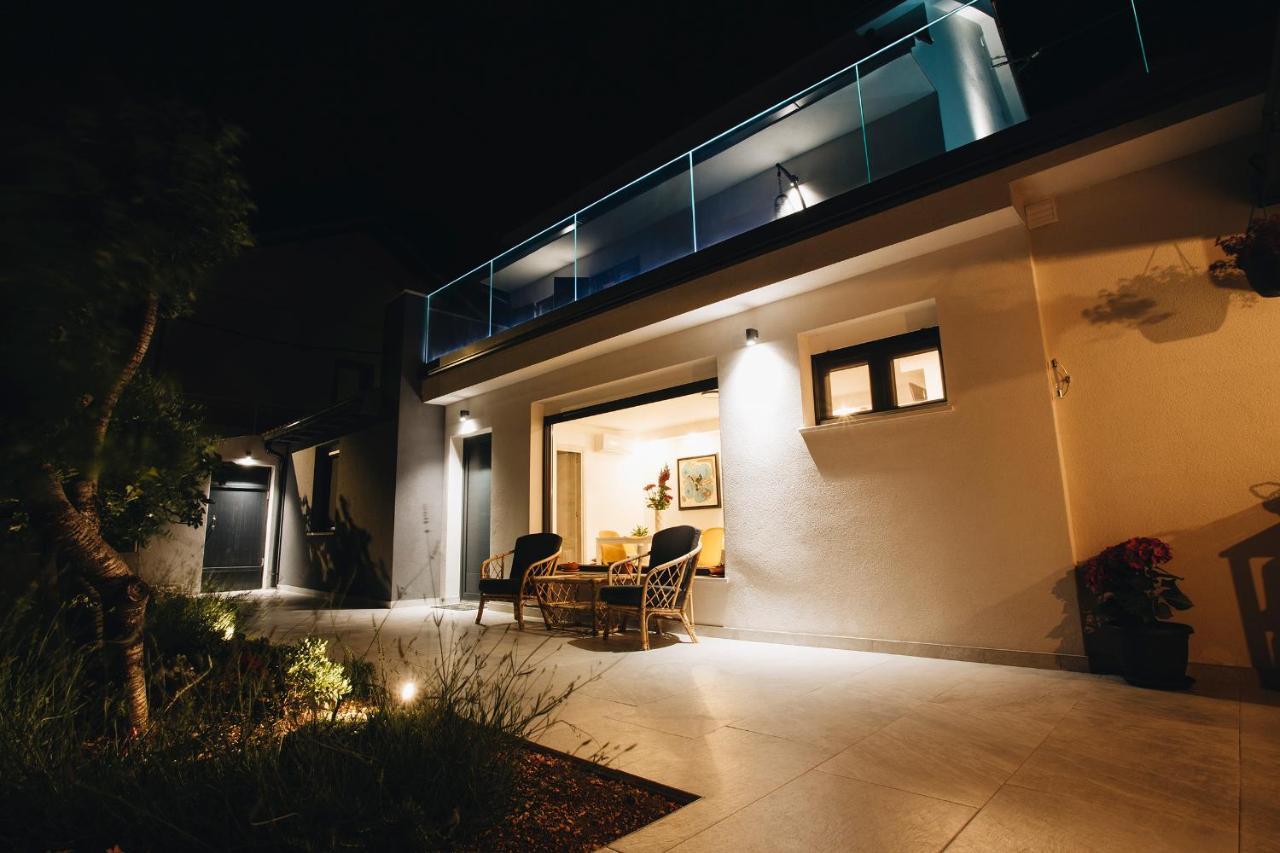 Villa Magna - Seaside Villa With Pool And Sauna Trogir Kültér fotó